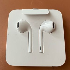 Apple Earbuds